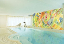 Wandgestaltung im Schwimmbadbereich mit großformatigen Digitaldrucken, Illustration Aquarell